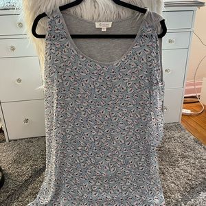 Two by Vince Camuto Light Gray & Blue Foral Top (3X) ⭐️ CLEARANCE ⭐️